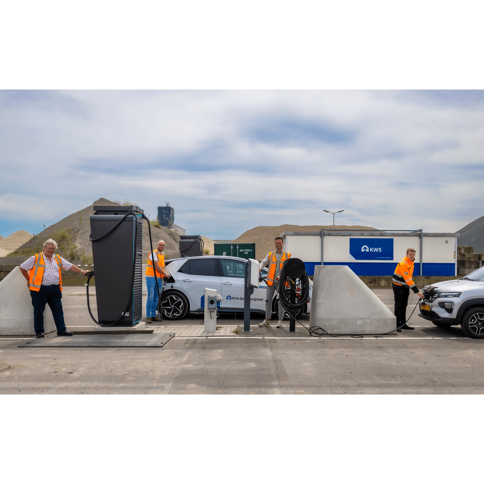 volkerwessels-eneco-mannen-bij-laadpaal